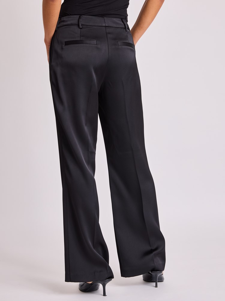 Gigi bukse 7513671_ID2-BLU-W25-Modell-Front_chn=vic_6782_Gigi bukse ID2.jpg_Front||Front