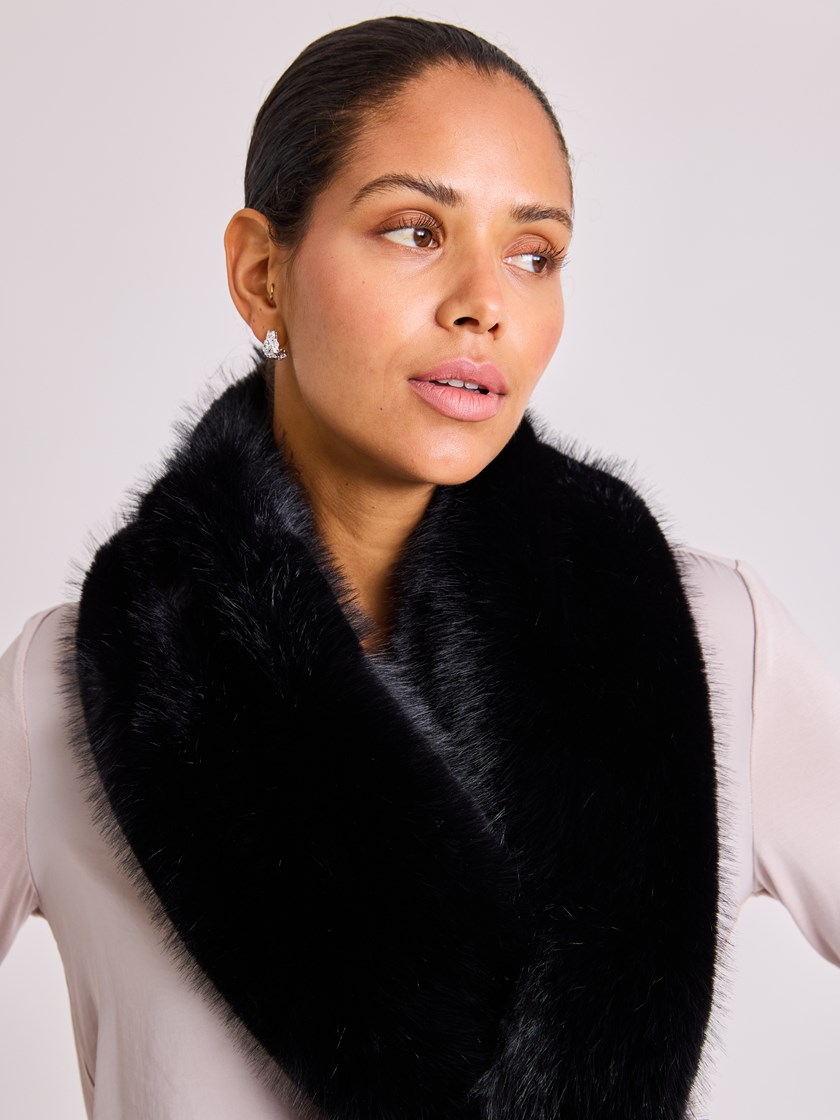 7513687 ID2 7513687_ID2-BLU-W25-Modell-Front_chn=vic_4616_Liz skjerf ID2.jpg_Front