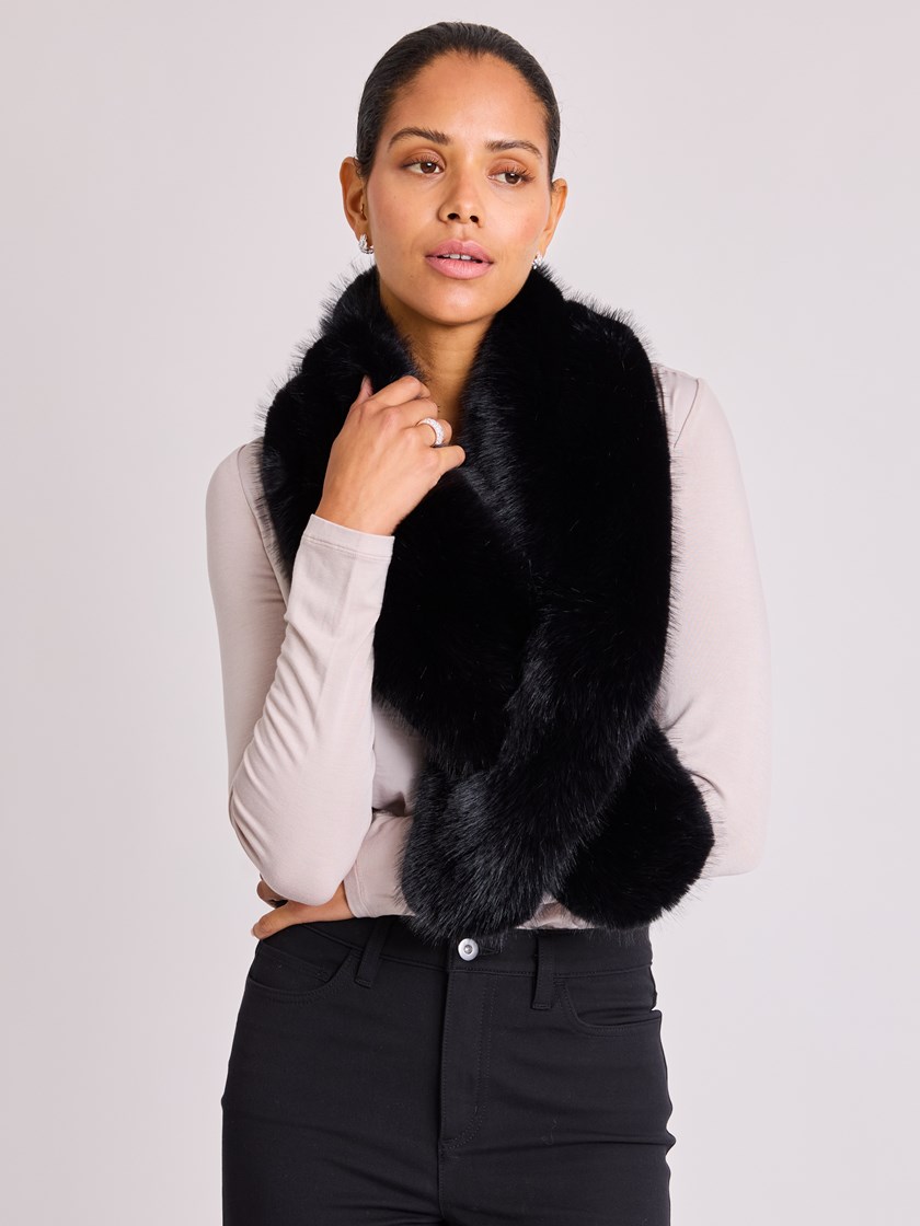 7513687 ID2 7513687_ID2-BLU-W25-Modell-Front_chn=vic_9282_Liz skjerf ID2.jpg_Front