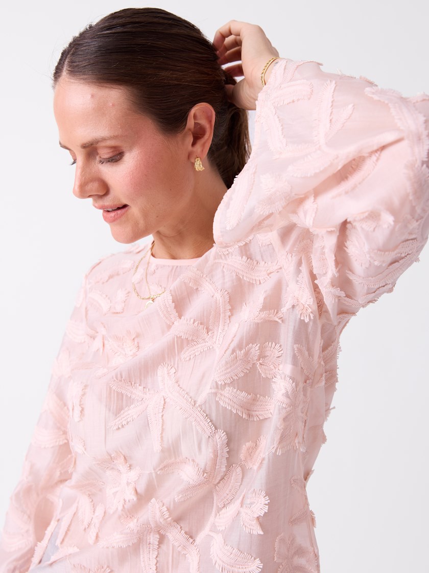 7513699 MGR 7513699_MGR-DONNA-S26-Modell-Front_chn=vic_8062_Isadora bluse MGR_Isadora bluse MGR 7513699.jpg_