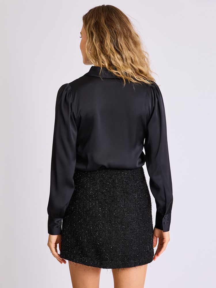 Elita skjorte 7513773_ID2-MELL-W25-Modell-Front_chn=vic_7146_Elita skjorte ID2.jpg_Front||Front