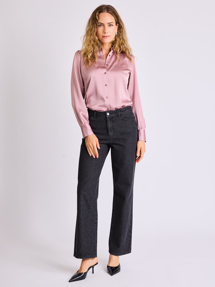Elita skjorte 7513773_MNV-MELL-W25-Modell-Front_chn=vic_2453.jpg_Front||Front