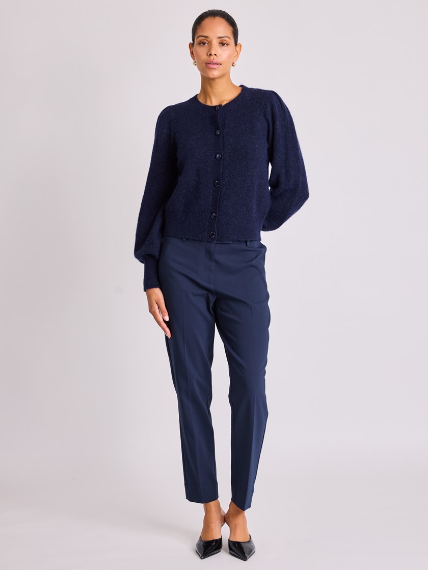 7513798 EM6 7513798_EM6-BLU-W25-Modell-Front_chn=vic_4318_Nicolina cardigan EM6.jpg_Front||Front