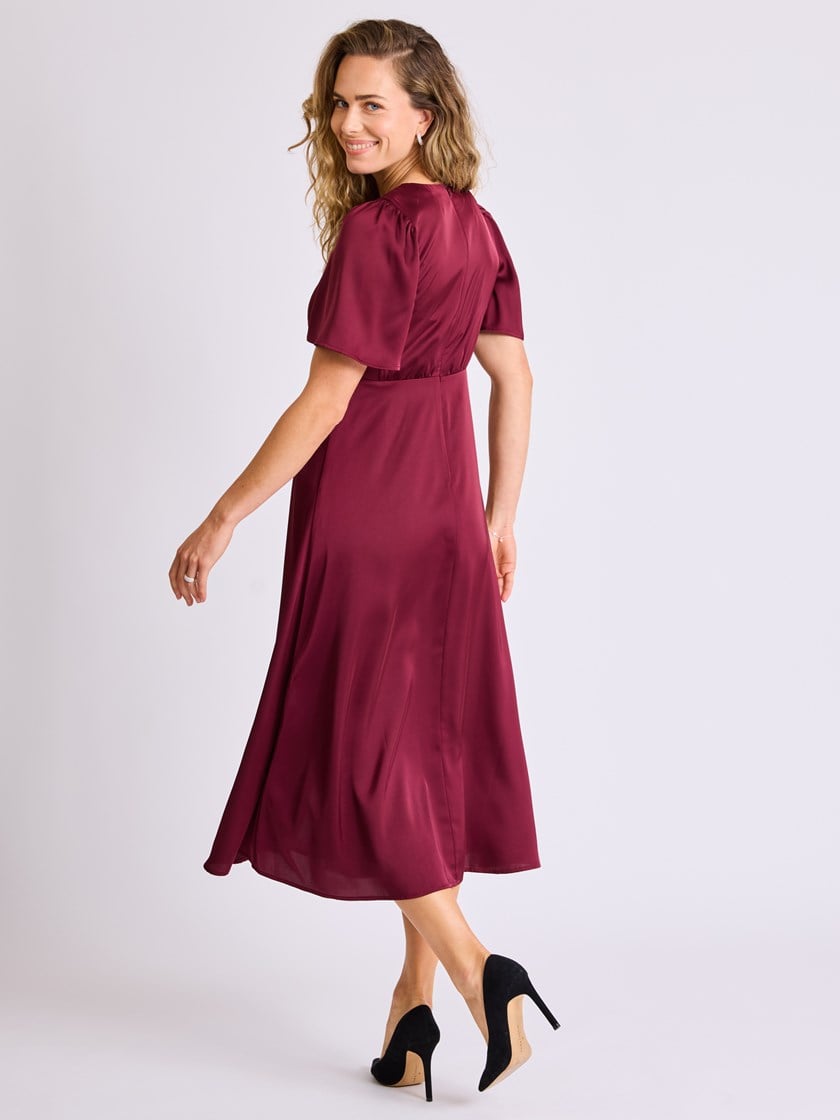 7513844 MWH 7513844_MWH-MELL-W25-Modell-Front_chn=vic_8553_Evita kjole MWH.jpg_Front||Front