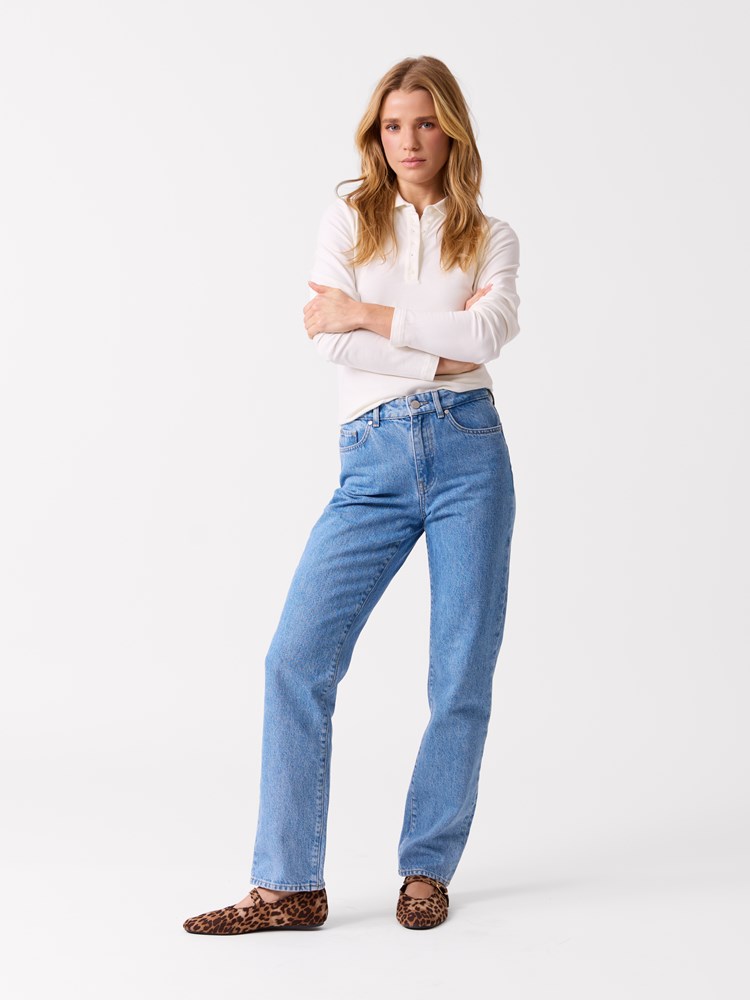 Sara jeans 7513883_O79-JEANPAUL-S26-Modell-Front (2)_DAC_Sara jeans DAC.jpg_
