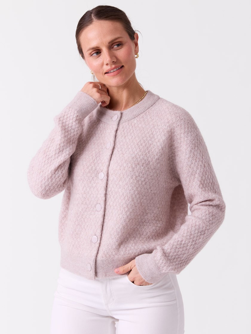 7513936 AO9 7513936_AO9-DONNA-S26-Modell-Front_chn=vic_1343_Colette cardigan AO9_Colette cardigan AO9 7513936.jpg_