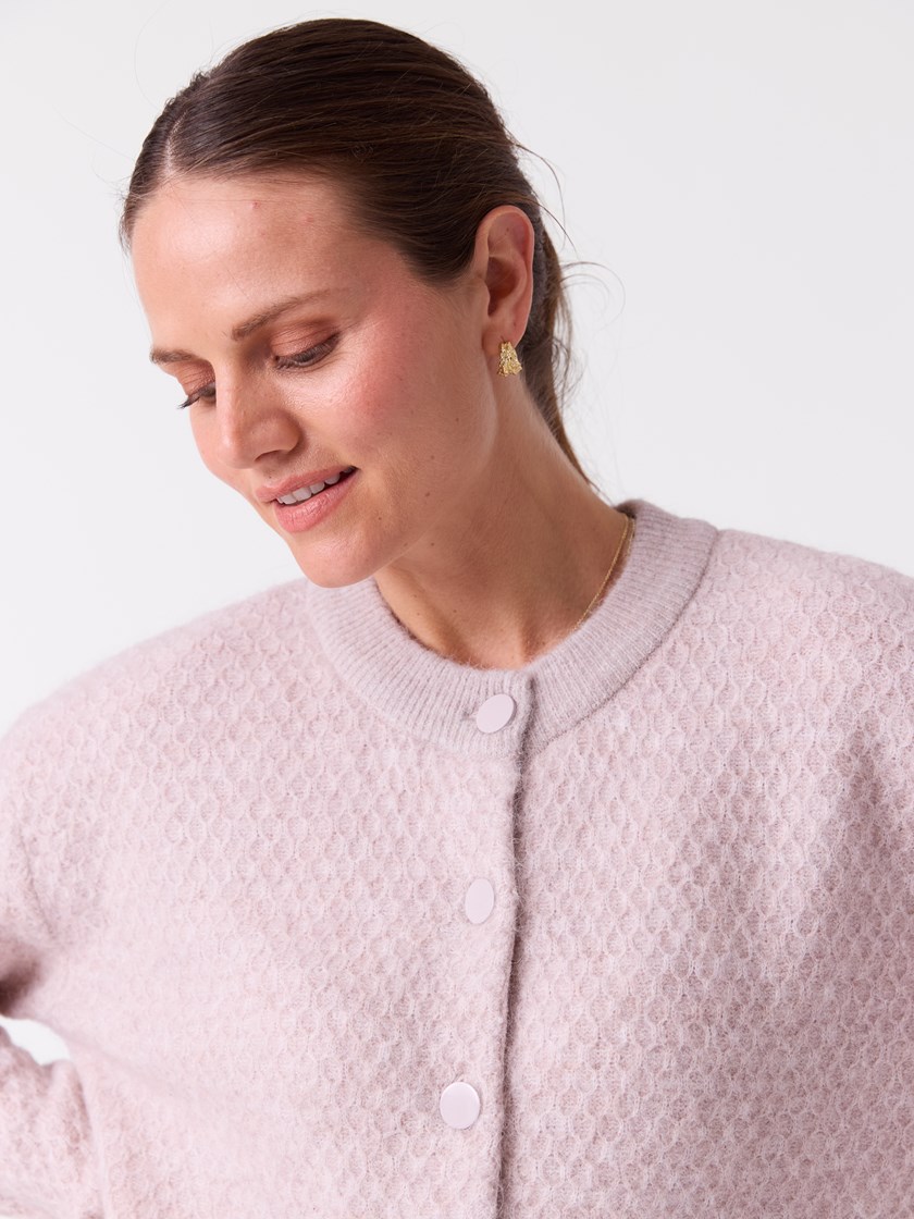7513936 AO9 7513936_AO9-DONNA-S26-Modell-Front_chn=vic_7159_Colette cardigan AO9_Colette cardigan AO9 7513936.jpg_