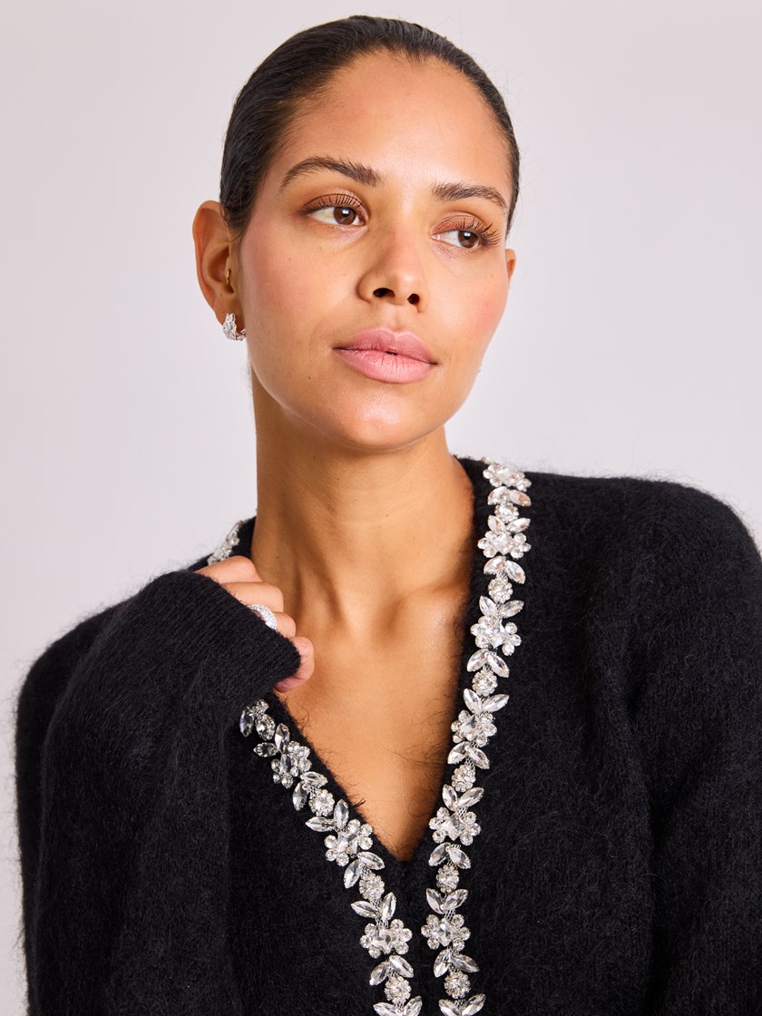 7513962 ID2 7513962_ID2-BLU-W25-Modell-Front_chn=vic_7447_Cassandra cardigan ID2.jpg_Front||Front
