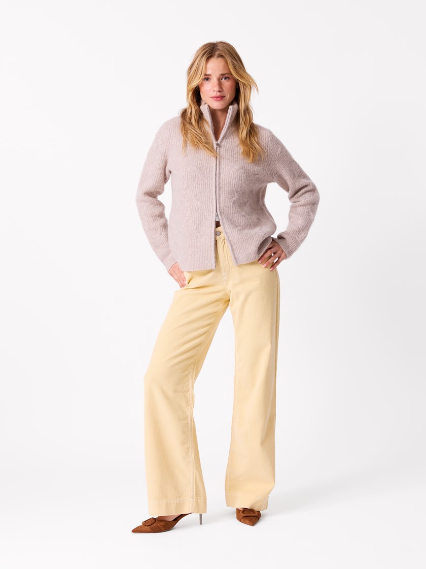 7514119 Q0E 7514119_Q0E_Jean Paul_Julianne Cordbukse_S26 (2)_Julianne cordbukse Q0E.jpg_