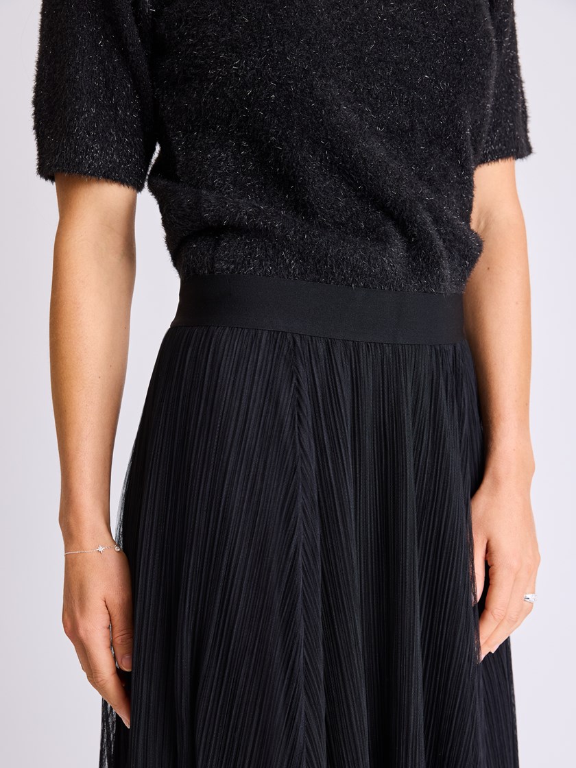 7514140 ID2 7514140_ID2-MELL-W25-Modell-Front_chn=vic_7127_Nadina skjørt ID2.jpg_Front||Front