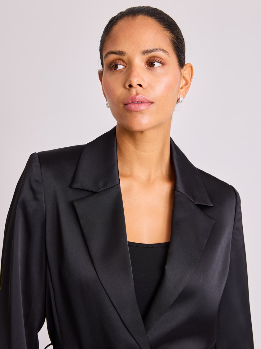 7514167 ID2 7514167_ID2-BLU-W25-Modell-Front_chn=vic_1332_Gigi blazer ID2_Gigi blazer ID2 7514167.jpg_Front||Front