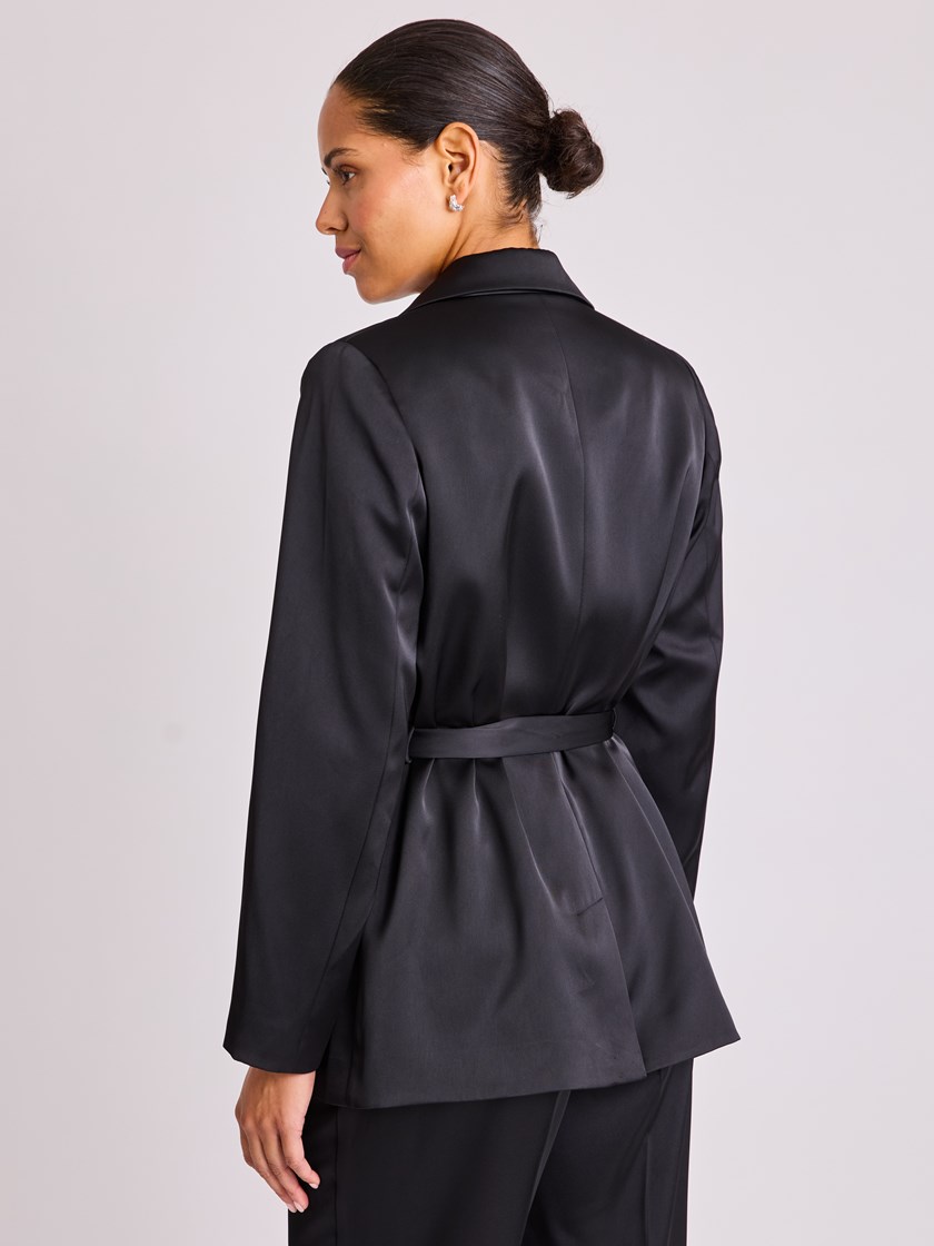 7514167 ID2 7514167_ID2-BLU-W25-Modell-Front_chn=vic_4761_Gigi blazer ID2.jpg_Front||Front