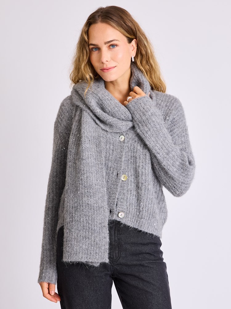 Wicky sparkle skjerf 7514187_IEB-MELL-W25-Modell-Front_chn=vic_5584_Wicky sparkle skjerf IEB_Wicky sparkle skjerf IEB 7514187.jpg_Front||Front