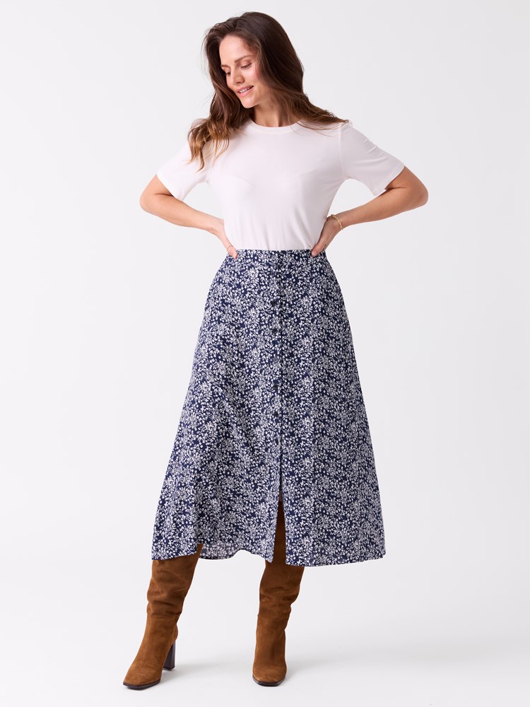 Kirsti midi skjørt 7514200_EM6-MELL-S26-Modell-Front_chn=vic_4661_Kirsti midi skjørt EM6.jpg_Front||Front