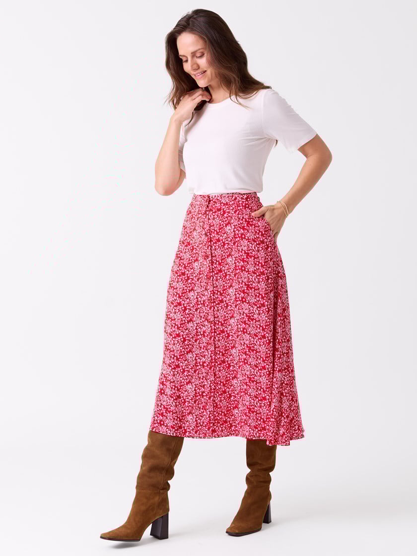 7514200 KBI 7514200_KBI-MELL-S26-Modell-Front_chn=vic_4386_Kirsti midi skjørt KBI.jpg_Front||Front