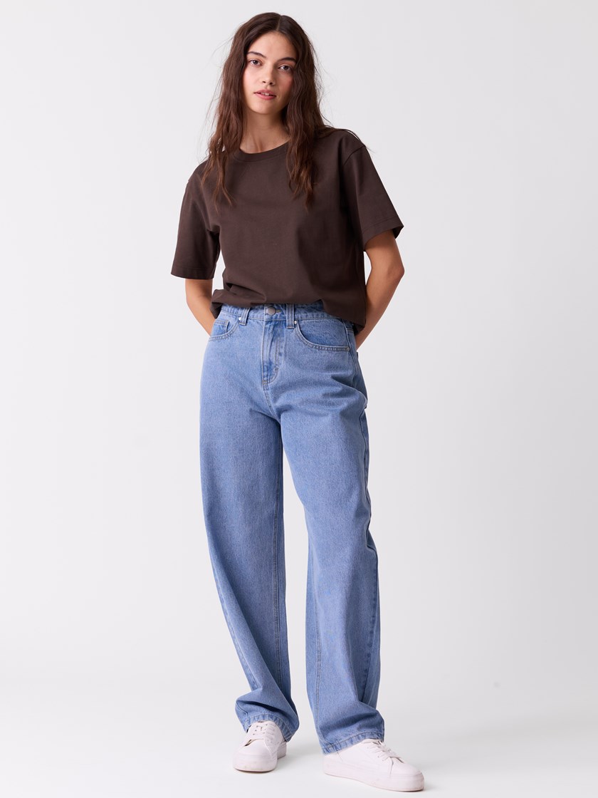 7514222 DAC 7514222_DAC-DONNA-S26-Modell-Front_chn=vic_330_Estelle barrel jeans DAC.jpg_