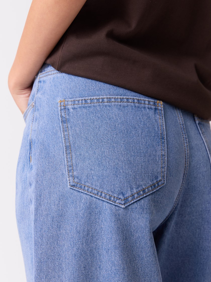 7514222 DAC 7514222_DAC-DONNA-S26-Modell-Front_chn=vic_7912_Estelle barrel jeans DAC.jpg_