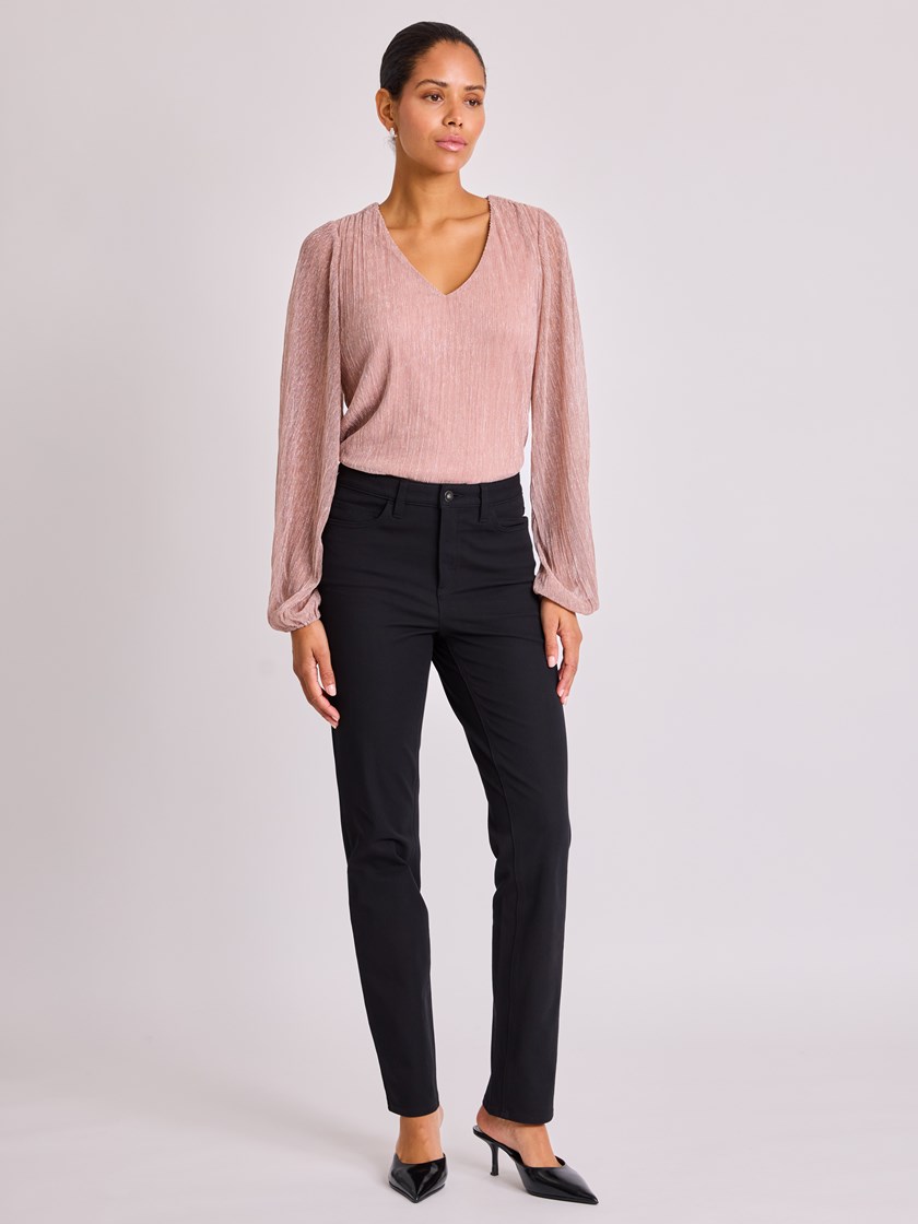 7514245 MGE 7514245_MGE-BLU-W25-Modell-Front_chn=vic_2457_Hazel bluse MGE.jpg_Front||Front