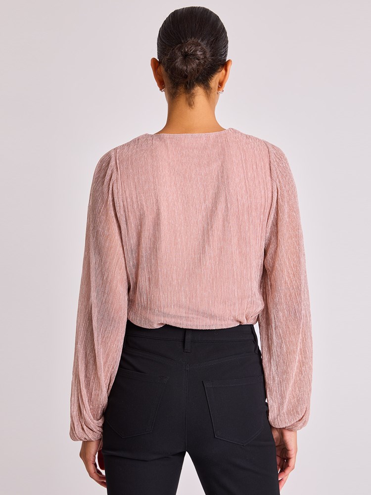 Hazel bluse 7514245_MGE-BLU-W25-Modell-Front_chn=vic_9832_Hazel bluse MGE.jpg_Front||Front