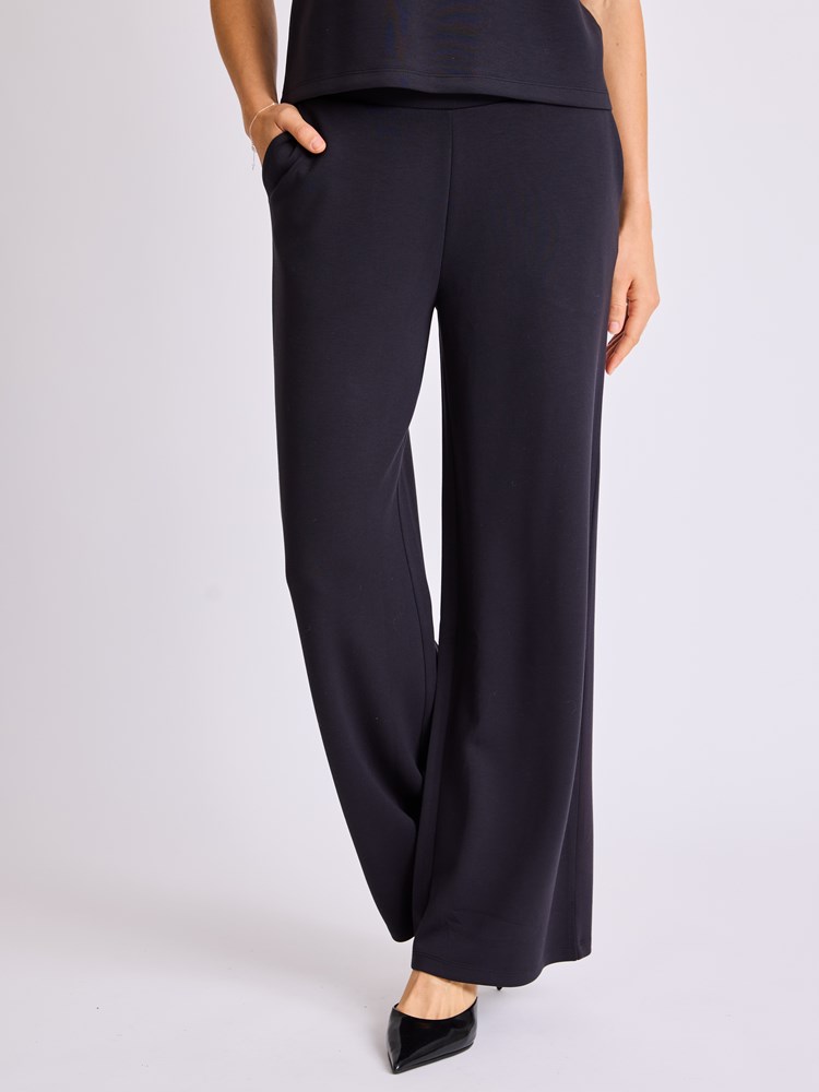 Marley vid bukse 7514262_ID2-MELL-W25-Modell-Front_chn=vic_2810_Marley vid bukse ID2.jpg_Front||Front