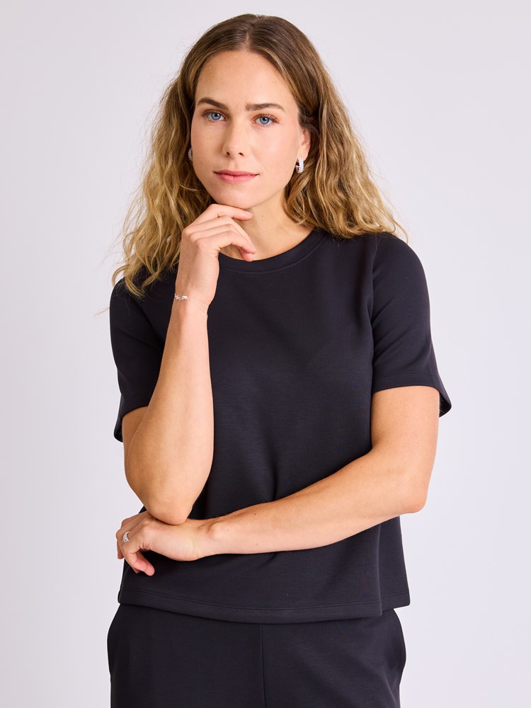 Marley t-skjorte 7514267_ID2-MELL-W25-Modell-Front_chn=vic_187.jpg_Front||Front