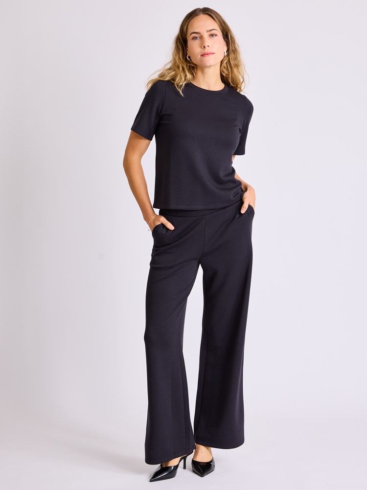 Marley t-skjorte 7514267_ID2-MELL-W25-Modell-Front_chn=vic_7516.jpg_Front||Front