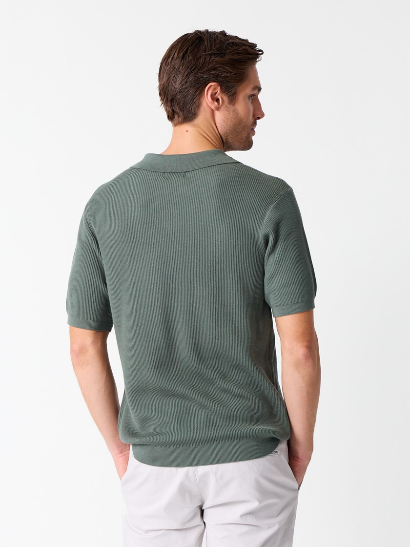 7514275 I6U 7514275_I6U-JEANPAUL-S26-Modell-Front_623_Patrick polo genser I6U_Patrick polo genser I6U 7514275.jpg_Front||Front