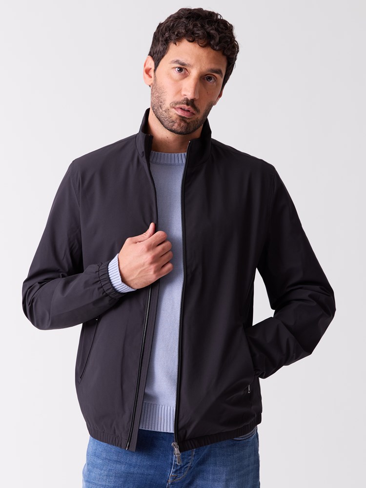 Willow jakke 7514318_C18-VESB-S26-Modell-Front_chn=vic_9838_Willow jakke C18_Willow jakke C18 7514318.jpg_Front||Front