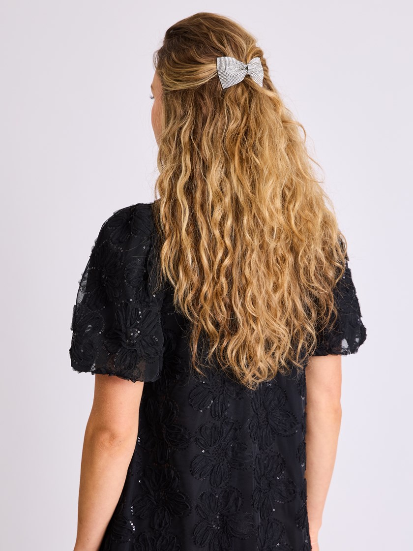 7514328 C38 7514328_C38-MELL-W25-Modell-Front_chn=vic_7961_Crystal sløyfe C38.jpg_Front||Front