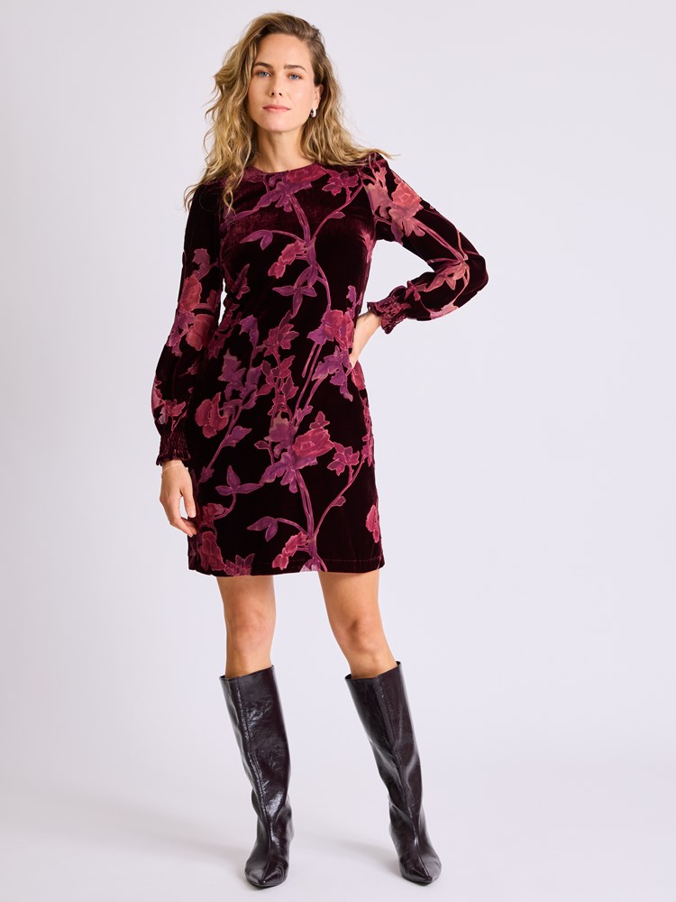 Eira kjole 7514387_MWH-MELL-W25-Modell-Front_chn=vic_255_Eira kjole MWH.jpg_Front||Front
