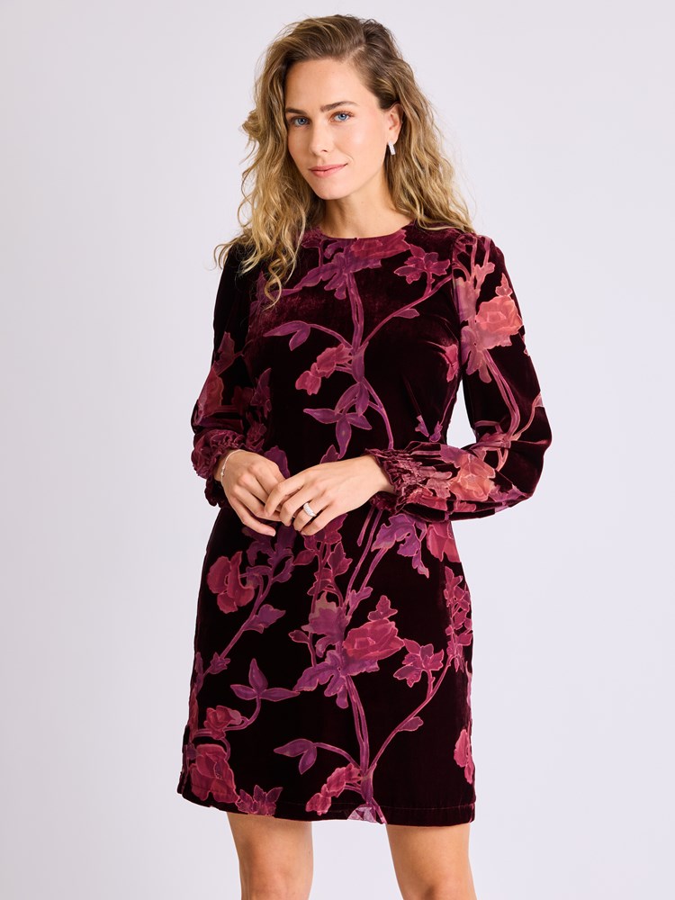 Eira kjole 7514387_MWH-MELL-W25-Modell-Front_chn=vic_625_Eira kjole MWH.jpg_Front||Front
