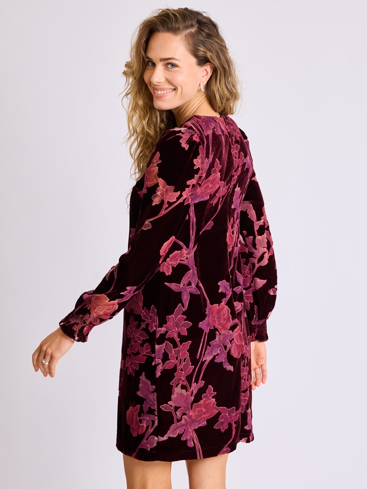 Eira kjole 7514387_MWH-MELL-W25-Modell-Front_chn=vic_7335_Eira kjole MWH.jpg_Front||Front