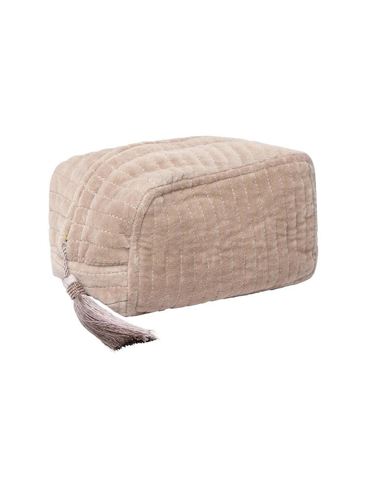 July stor toalettmappe 7514390_APS-MELL-W25-Front_7241_July stor toalettmappe APS.jpg_Front||Front