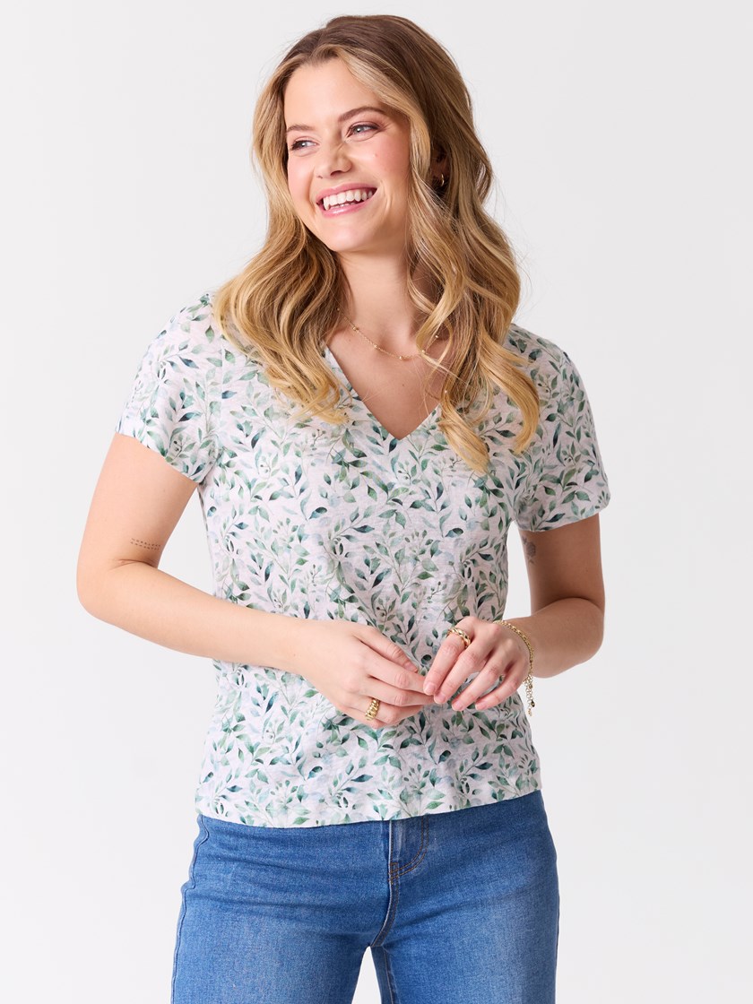 7514496 GNZ 7514496_GNZ-MELL-H26-Modell-Front_chn=vic_1885_Linnea mønstret t-skjorte GNZ.jpg_Front