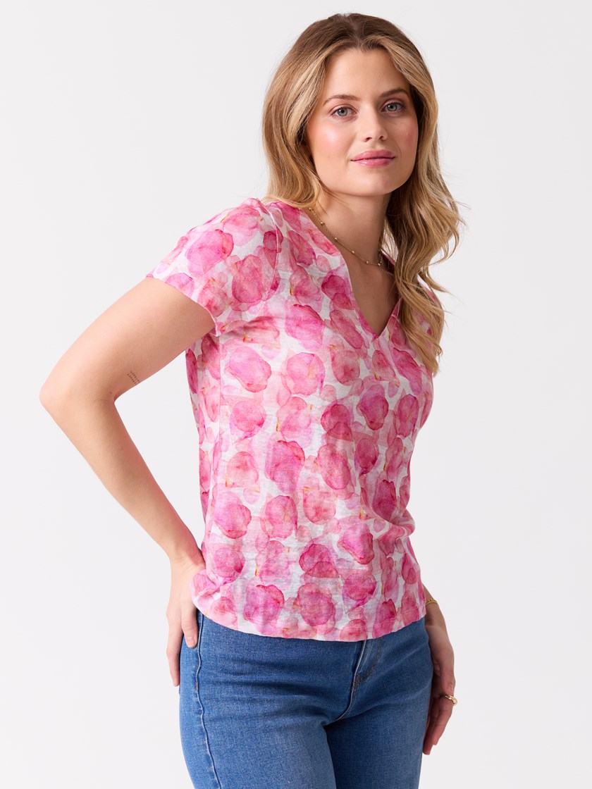 7514496 MNP 7514496_MNP-MELL-H26-Modell-Front_chn=vic_6165_Linnea mønstret t-skjorte MNP_Linnea mønstret t-skjorte MNP 7514496.jpg_Front