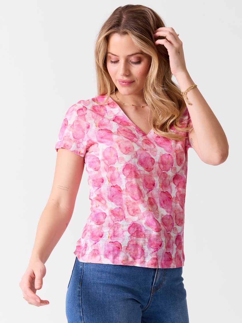 7514496 MNP 7514496_MNP-MELL-H26-Modell-Front_chn=vic_8692_Linnea mønstret t-skjorte MNP_Linnea mønstret t-skjorte MNP 7514496.jpg_Front