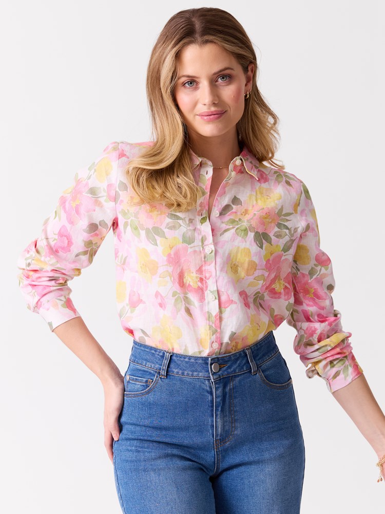 Louise linskjorte 7514516_MHU-MELL-H26-Modell-Front_chn=vic_8294_Louise linskjorte MHU 7514516.jpg_Front||Front