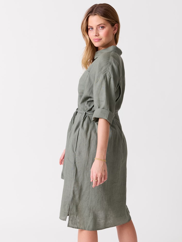 Louise linskjortekjole 7514564_GTE-MELL-H26-Modell-Front_chn=vic_4245_Louise linskjortekjole GTE.jpg_Front