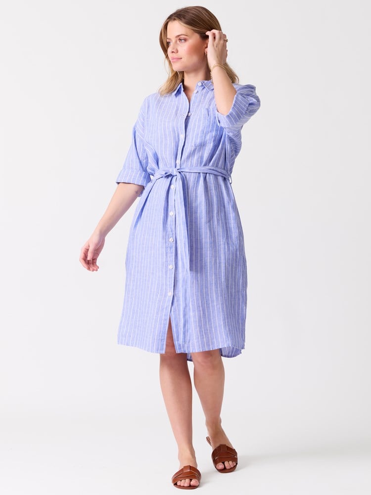 Louise linskjortekjole 7514564_MVV-MELL-H26-Modell-Front_chn=vic_4324_Louise linskjortekjole MVV.jpg_Front