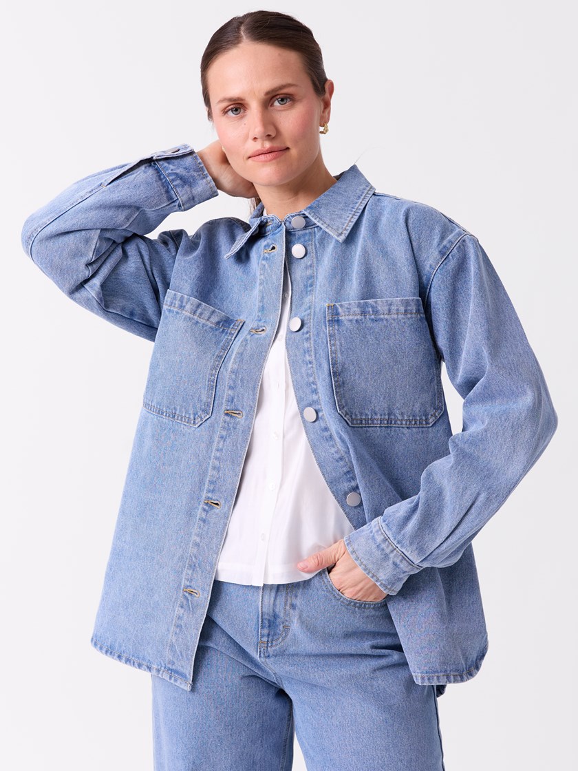 7514612 DAC 7514612_DAC-DONNA-S26-Modell-Front_chn=vic_2413_Estelle denimskjorte DAC.jpg_