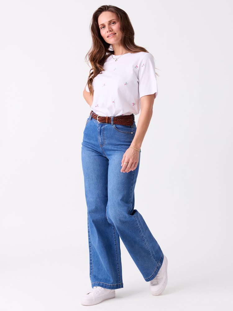 Meadow brodert t-skjorte 7514636_MOC-MELL-S26-Modell-Front_chn=vic_2704_Meadow brodert t-skjorte MOC.jpg_Front||Front