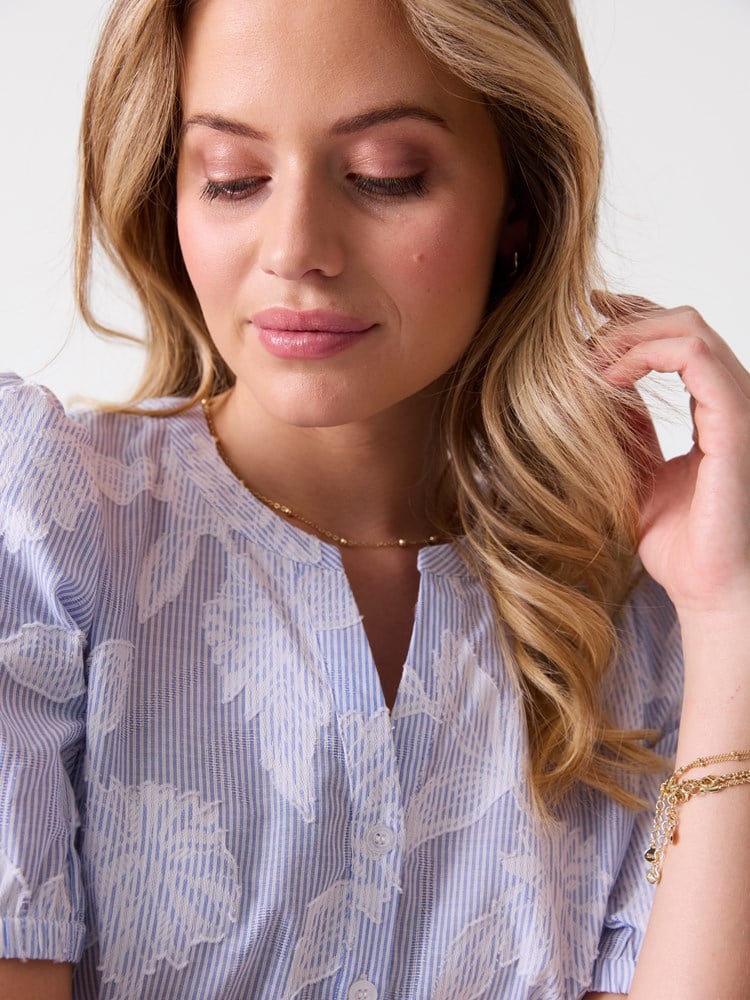 Raya bluse 7514657_ECU-MELL-H26-Modell-Front_chn=vic_5154_Raya bluse ECU.jpg_Front