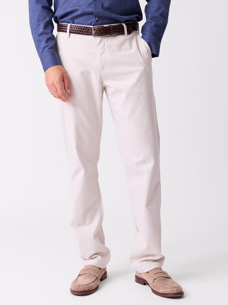 Bennett chinos 7514738_I2V-VESB-S26-Modell-Front_chn=vic_6402_Bennett chinos I2V.jpg_Front||Front