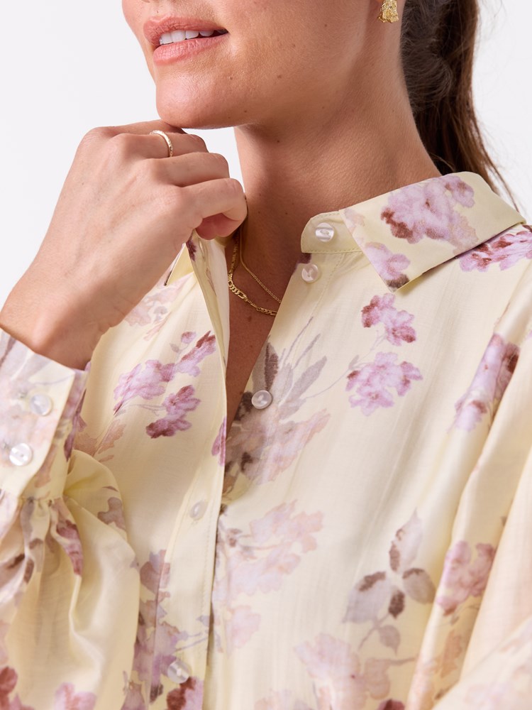 Allegra bluse 7514774_Q71-DONNA-S26-Modell-Front_chn=vic_7019_Allegra bluse Q71_Allegra bluse Q71 7514774.jpg_