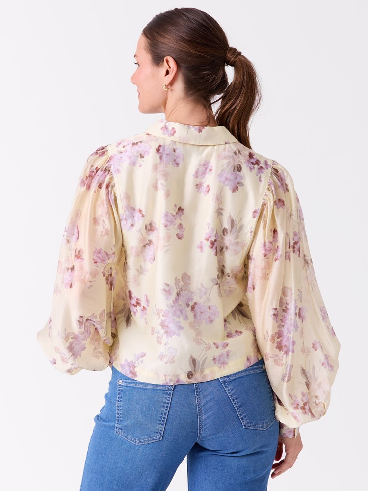 Allegra bluse 7514774_Q71-DONNA-S26-Modell-Front_chn=vic_8069_Allegra bluse Q71_Allegra bluse Q71 7514774.jpg_