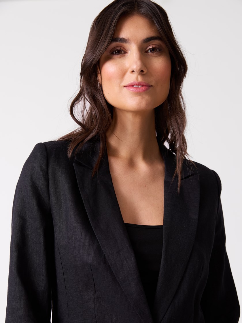 7514813 ID2 7514813_ID2-BLU-H26-Modell-Front_chn=vic_4747_Lina linblazer ID2 7514813.jpg_Front||Front