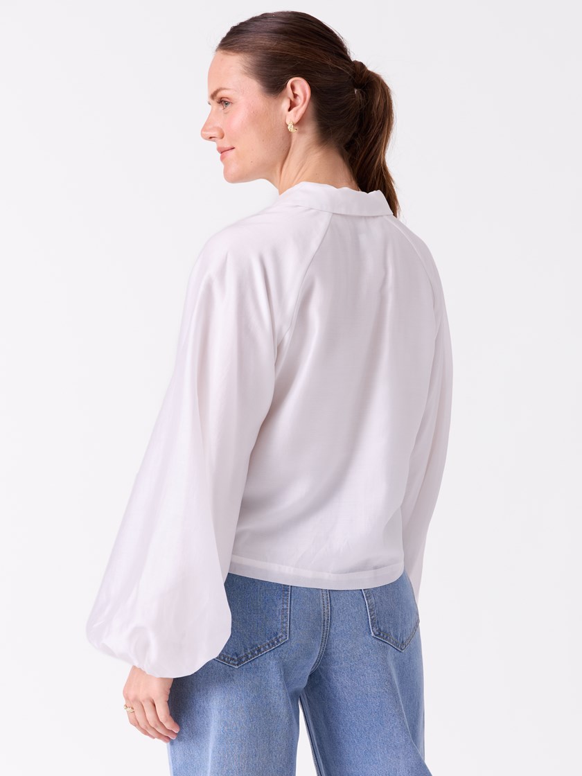 7514829 O68 7514829_O68-DONNA-S26-Modell-Front_chn=vic_6275_Stella bluse O68.jpg_