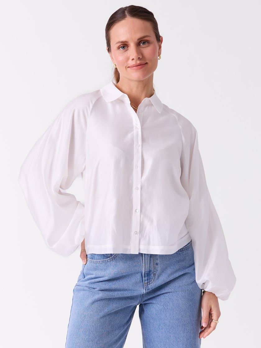 7514829 O68 7514829_O68-DONNA-S26-Modell-Front_chn=vic_6753_Stella bluse O68.jpg_