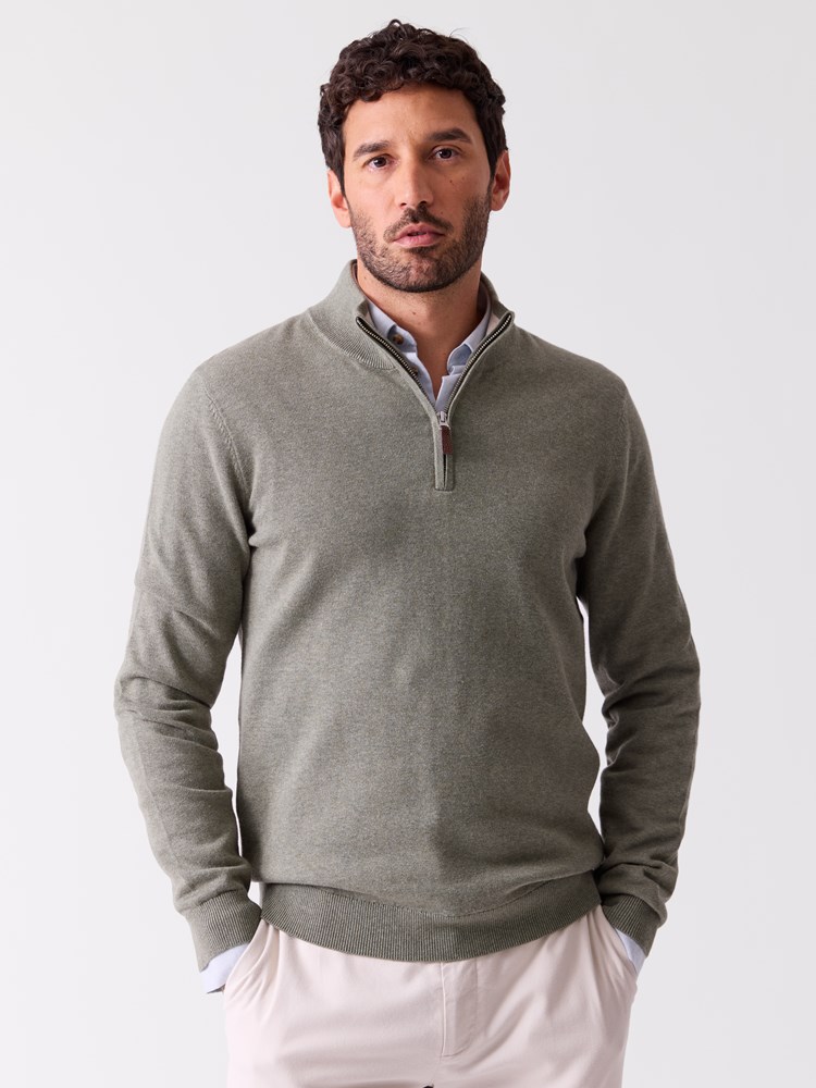 Easton zip genser 7514833_R68-VESB-S26-Modell-Front_chn=vic_104_Easton zip genser R68_Easton zip genser R68 7514833.jpg_Front||Front