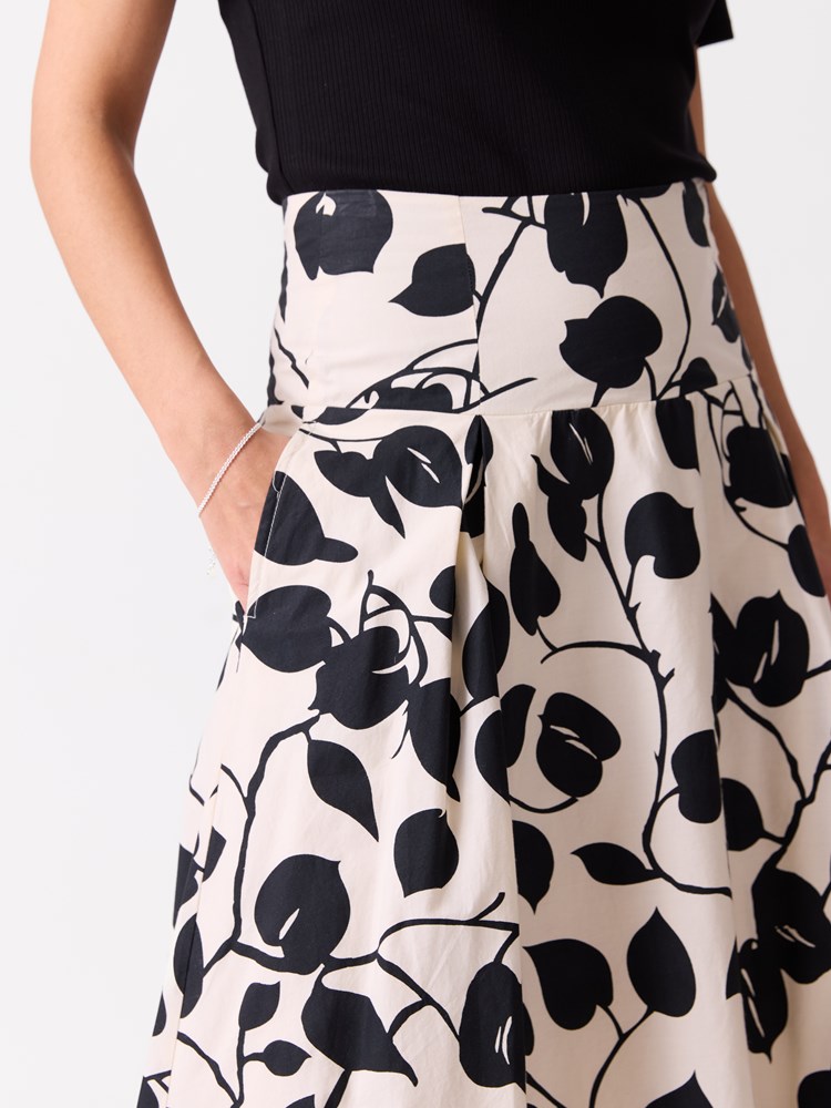 Becca skjørt 7514871_ID2-BLU-H26-Modell-Front_chn=vic_5782_Becca skjørt ID2.jpg_Front||Front